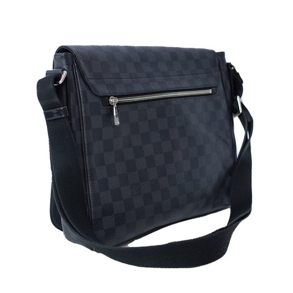 Louis Vuitton District Graphite Damier Black Shoulder MM Bag - Picture 2 of 8